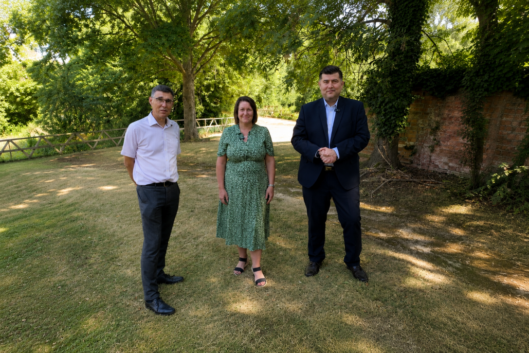 Roger welcomes Helen and Wajih to the Essendon Accounts & Tax team